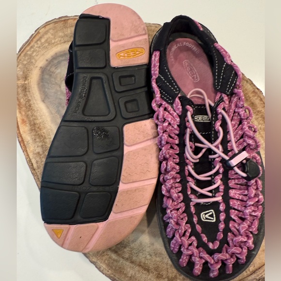 ~Keen~ Uneek Shoes! Size 6 - Picture 2 of 3